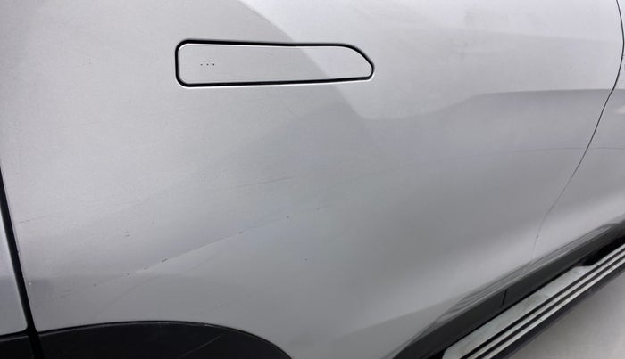 2022 Mahindra XUV700 AX 5 P MT 7 STR, Petrol, Manual, 22,234 km, Right rear door - Minor scratches