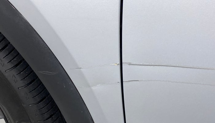 2022 Mahindra XUV700 AX 5 P MT 7 STR, Petrol, Manual, 22,234 km, Left fender - Minor scratches