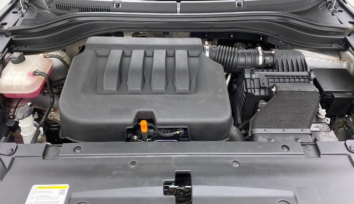 2022 Mahindra XUV700 AX 5 P MT 7 STR, Petrol, Manual, 22,234 km, Open Bonet