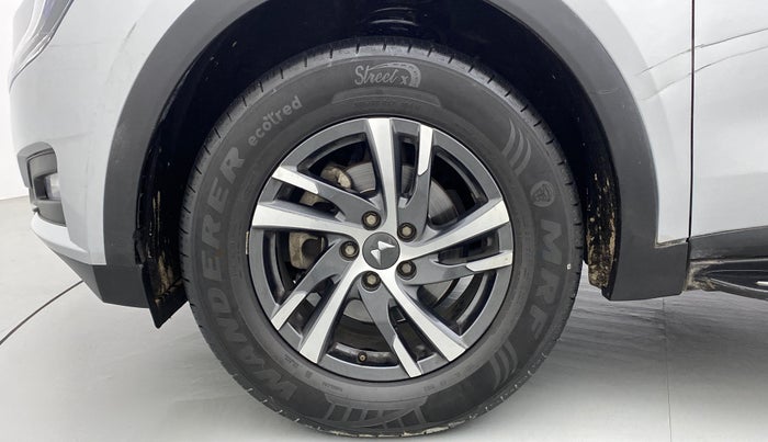 2022 Mahindra XUV700 AX 5 P MT 7 STR, Petrol, Manual, 22,234 km, Left Front Wheel