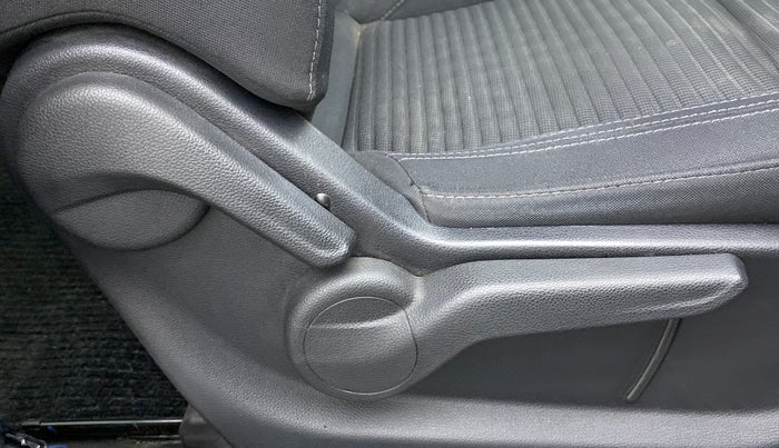 2022 Mahindra XUV700 AX 5 P MT 7 STR, Petrol, Manual, 22,234 km, Driver Side Adjustment Panel