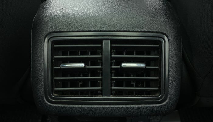 2022 Mahindra XUV700 AX 5 P MT 7 STR, Petrol, Manual, 22,234 km, Rear AC Vents