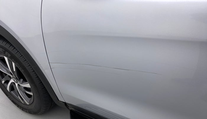 2022 Mahindra XUV700 AX 5 P MT 7 STR, Petrol, Manual, 22,234 km, Front passenger door - Minor scratches