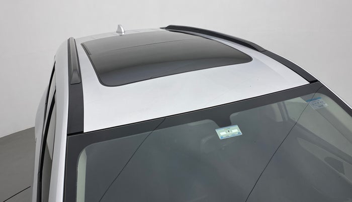 2022 Mahindra XUV700 AX 5 P MT 7 STR, Petrol, Manual, 22,234 km, Roof