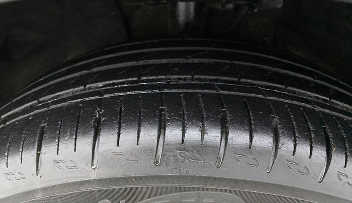 2022 Mahindra XUV700 AX 5 P MT 7 STR, Petrol, Manual, 22,234 km, Left Front Tyre Tread