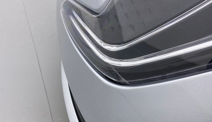 2022 Mahindra XUV700 AX 5 P MT 7 STR, Petrol, Manual, 22,234 km, Left headlight - Minor scratches