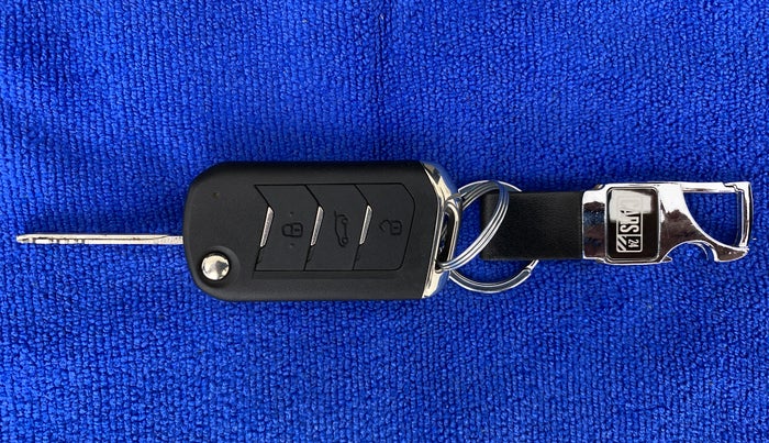 2022 Mahindra XUV700 AX 5 P MT 7 STR, Petrol, Manual, 22,234 km, Key Close Up