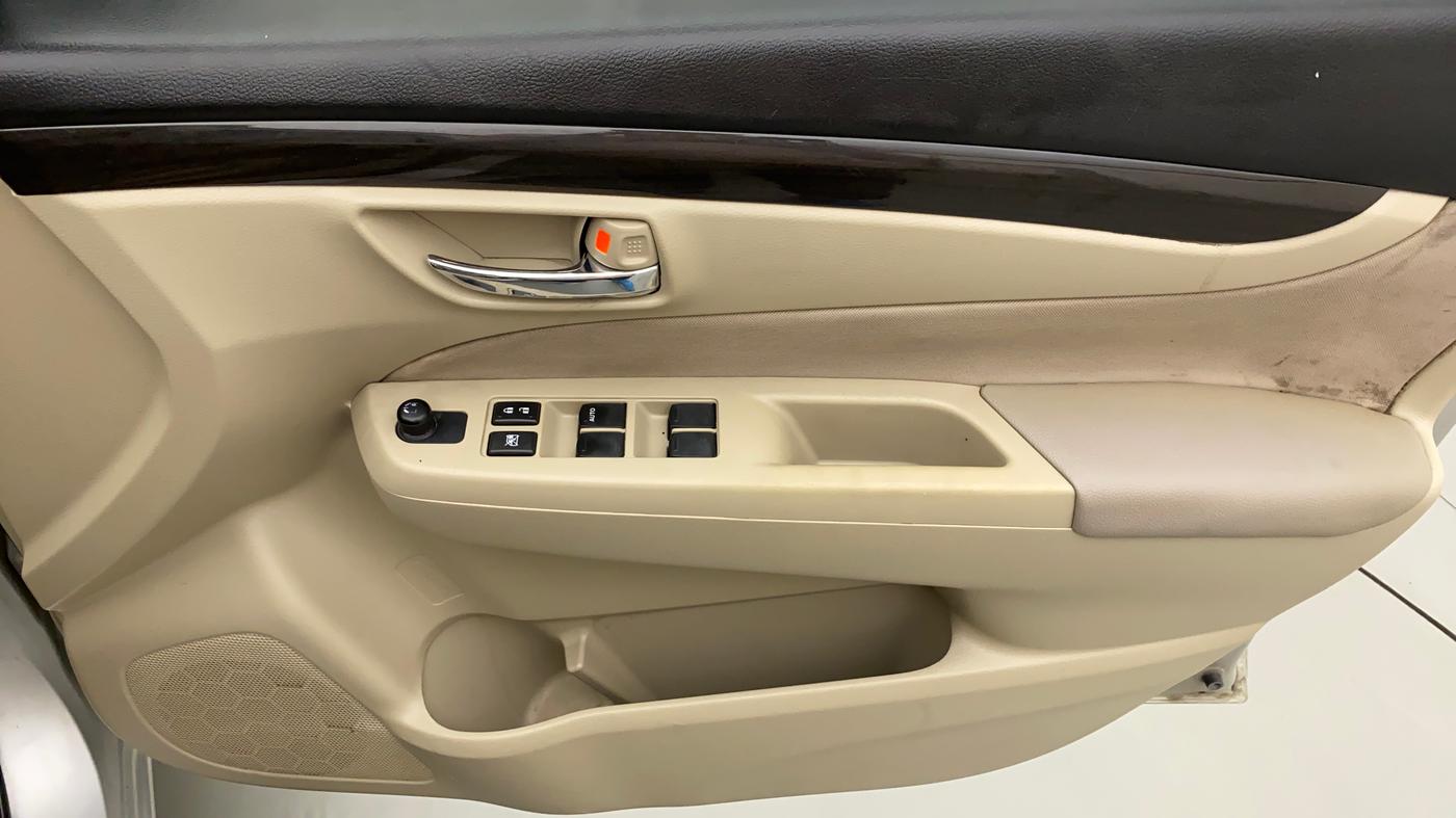 2015 Maruti Ciaz VXI+, Petrol, Manual, 41,406 km, Driver Side Door Panels Control