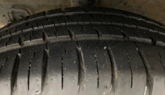 2015 Hyundai Grand i10 ASTA 1.2 AT VTVT, Petrol, Automatic, 50,166 km, Right Rear Tyre Tread