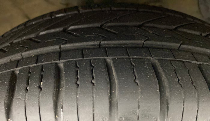 2015 Hyundai Grand i10 ASTA 1.2 AT VTVT, Petrol, Automatic, 50,166 km, Right Front Tyre Tread