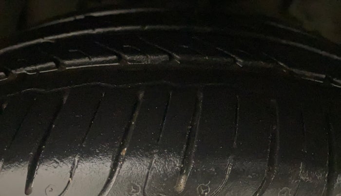 2015 Tata Bolt XT REVOTRON, Petrol, Manual, 17,479 km, Right Front Tyre Tread