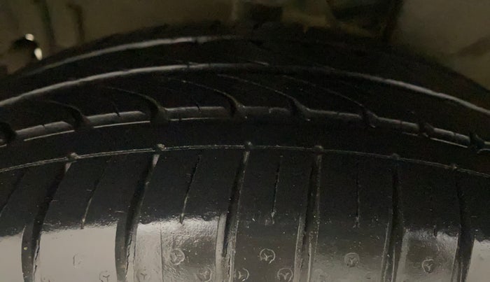 2015 Tata Bolt XT REVOTRON, Petrol, Manual, 17,479 km, Right Rear Tyre Tread