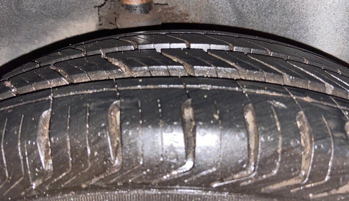 2016 Nissan Micra Active XL, CNG, Manual, 1,18,213 km, Right Rear Tyre Tread