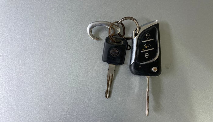 2016 Nissan Micra Active XL, CNG, Manual, 1,18,213 km, Key Close Up