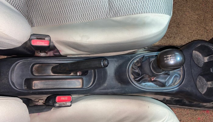 2016 Nissan Micra Active XL, CNG, Manual, 1,18,213 km, Gear Lever