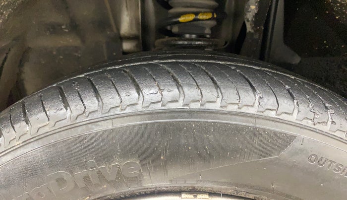 2023 Nissan MAGNITE XE, Petrol, Manual, 22,049 km, Left Front Tyre Tread