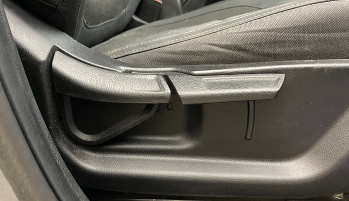 2021 KIA SELTOS HTK PLUS AT 1.5 DIESEL, Diesel, Automatic, 1,07,413 km, Driver Side Adjustment Panel