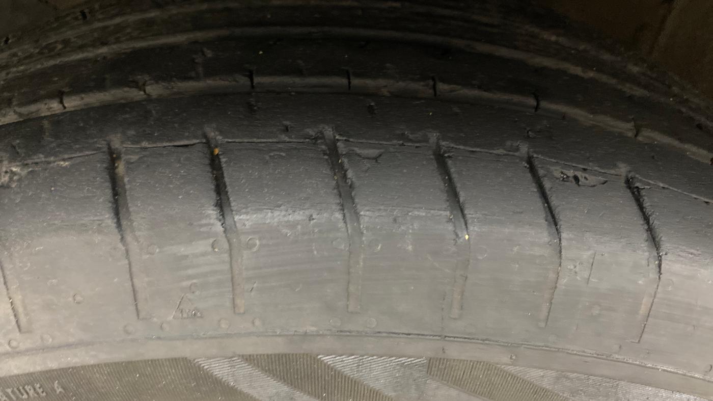 2021 KIA SELTOS HTK PLUS AT 1.5 DIESEL, Diesel, Automatic, 1,07,413 km, Left Front Tyre Tread