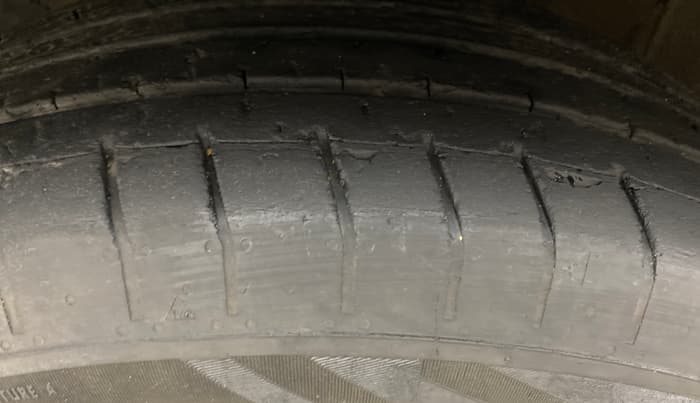 2021 KIA SELTOS HTK PLUS AT 1.5 DIESEL, Diesel, Automatic, 1,07,413 km, Left Front Tyre Tread