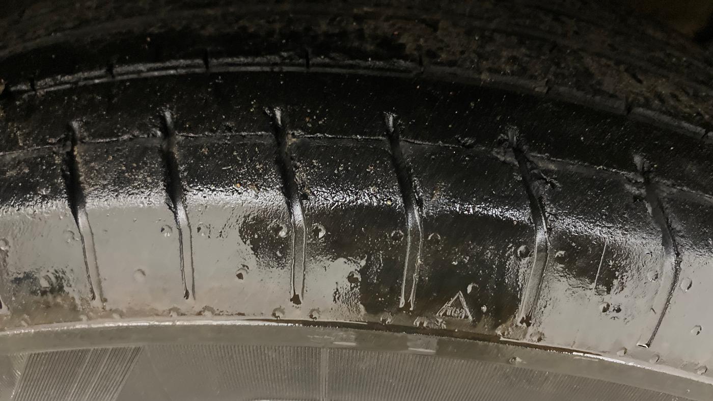 2021 KIA SELTOS HTK PLUS AT 1.5 DIESEL, Diesel, Automatic, 1,07,413 km, Right Front Tyre Tread