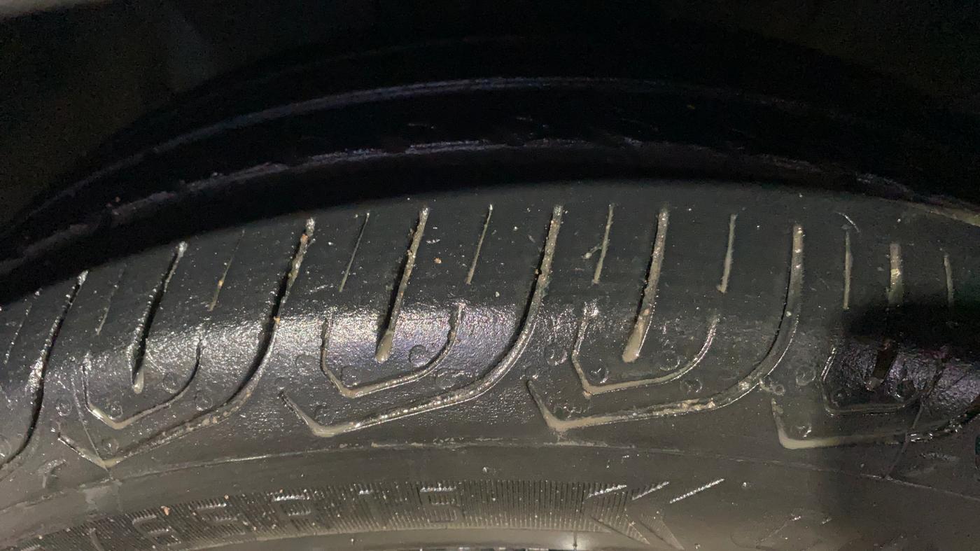 2020 Maruti IGNIS ALPHA 1.2 AMT, Petrol, Automatic, 90,585 km, Left Front Tyre Tread