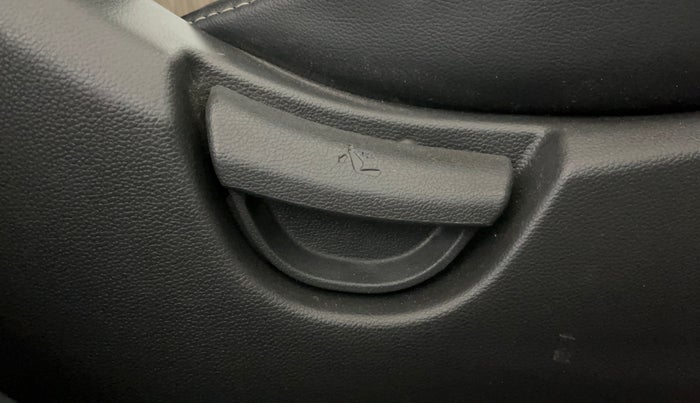 2019 Hyundai Grand i10 SPORTZ 1.2 KAPPA VTVT, Petrol, Manual, 64,557 km, Driver Side Adjustment Panel