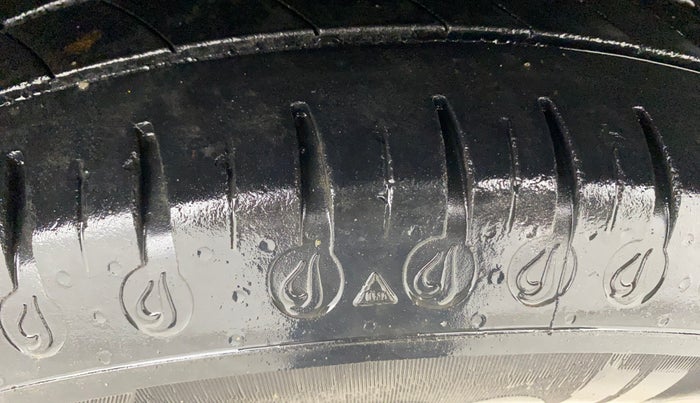 2013 Hyundai i20 MAGNA 1.2, Petrol, Manual, 42,228 km, Right Front Tyre Tread