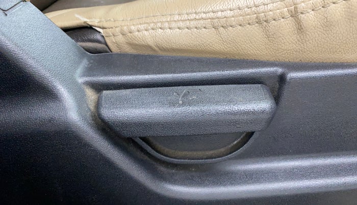 2013 Hyundai i20 MAGNA 1.2, Petrol, Manual, 42,228 km, Driver Side Adjustment Panel