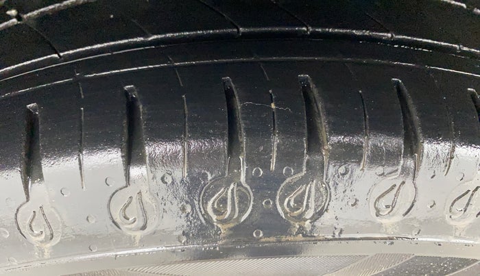 2013 Hyundai i20 MAGNA 1.2, Petrol, Manual, 42,228 km, Right Rear Tyre Tread