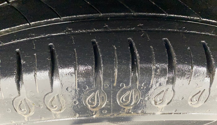 2013 Hyundai i20 MAGNA 1.2, Petrol, Manual, 42,228 km, Left Front Tyre Tread