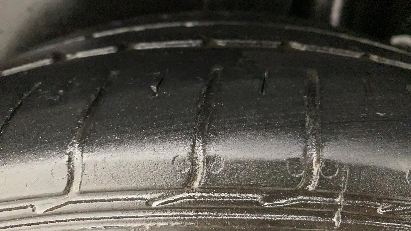 2015 Maruti Ertiga VXI CNG, CNG, Manual, 1,03,581 km, Left Rear Tyre Tread