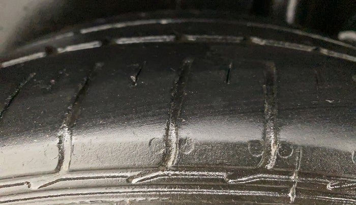 2015 Maruti Ertiga VXI CNG, CNG, Manual, 1,03,581 km, Left Rear Tyre Tread