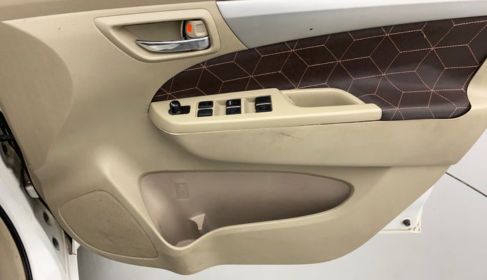 2015 Maruti Ertiga VXI CNG, CNG, Manual, 1,03,581 km, Driver Side Door Panels Control