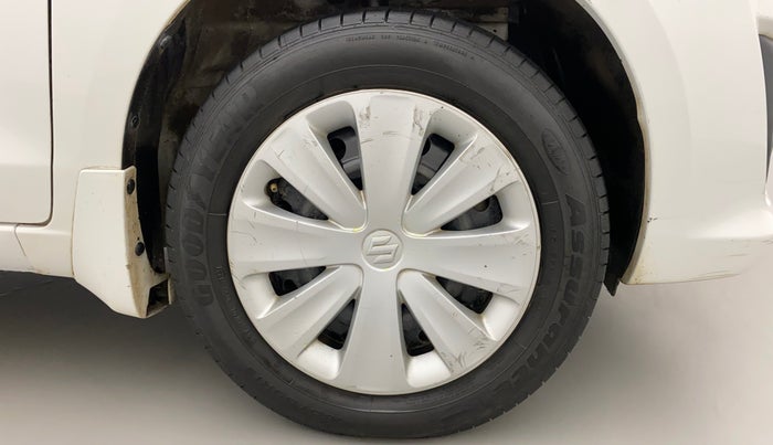 2015 Maruti Ertiga VXI CNG, CNG, Manual, 1,03,581 km, Right Front Wheel