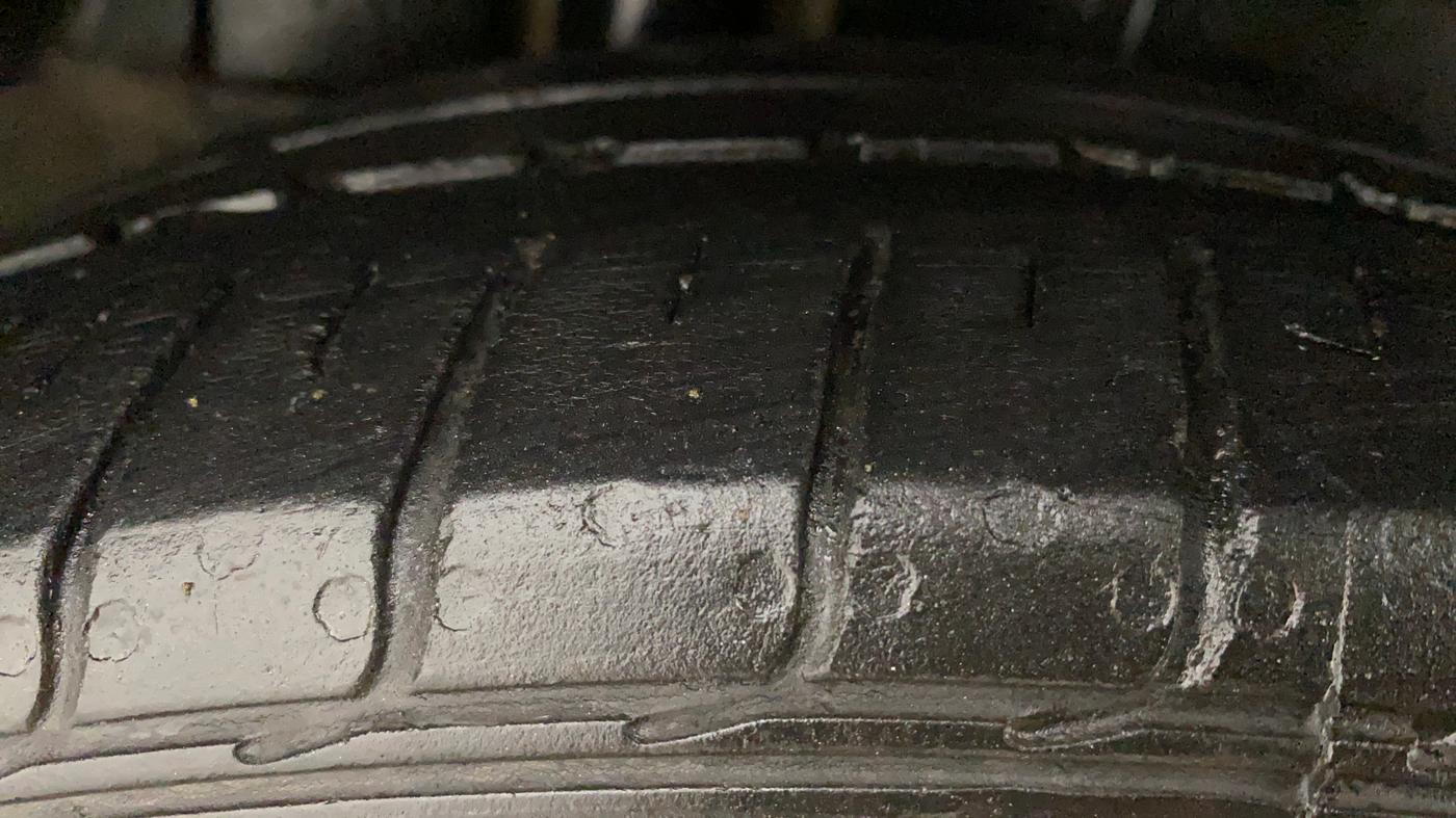 2015 Maruti Ertiga VXI CNG, CNG, Manual, 1,03,581 km, Right Rear Tyre Tread