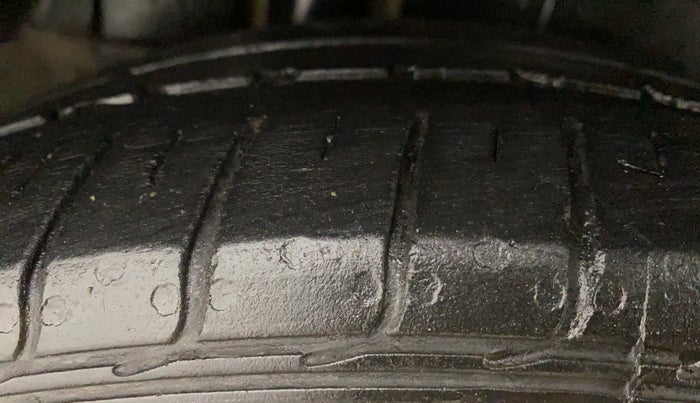 2015 Maruti Ertiga VXI CNG, CNG, Manual, 1,03,581 km, Right Rear Tyre Tread