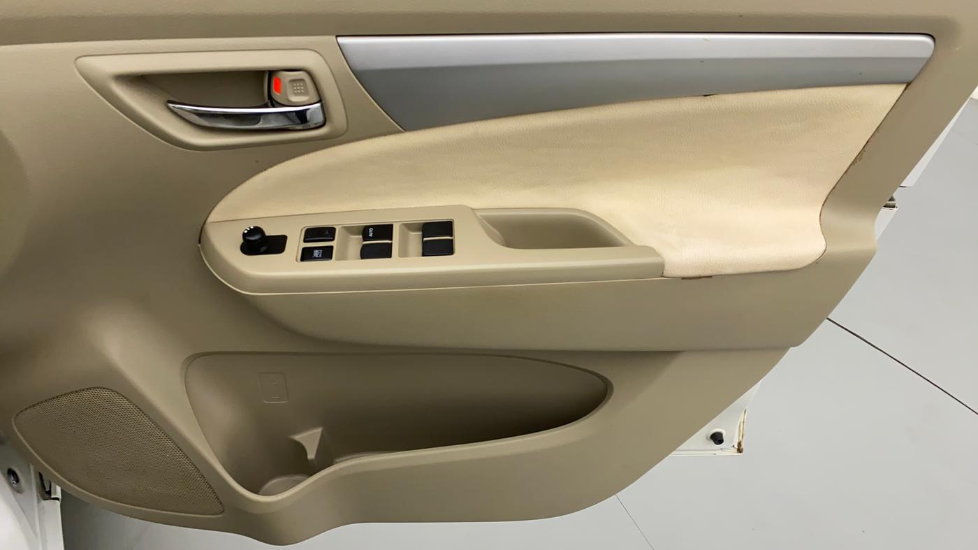 2013 Maruti Ertiga VXI, Petrol, Manual, 33,232 km, Driver Side Door Panels Control