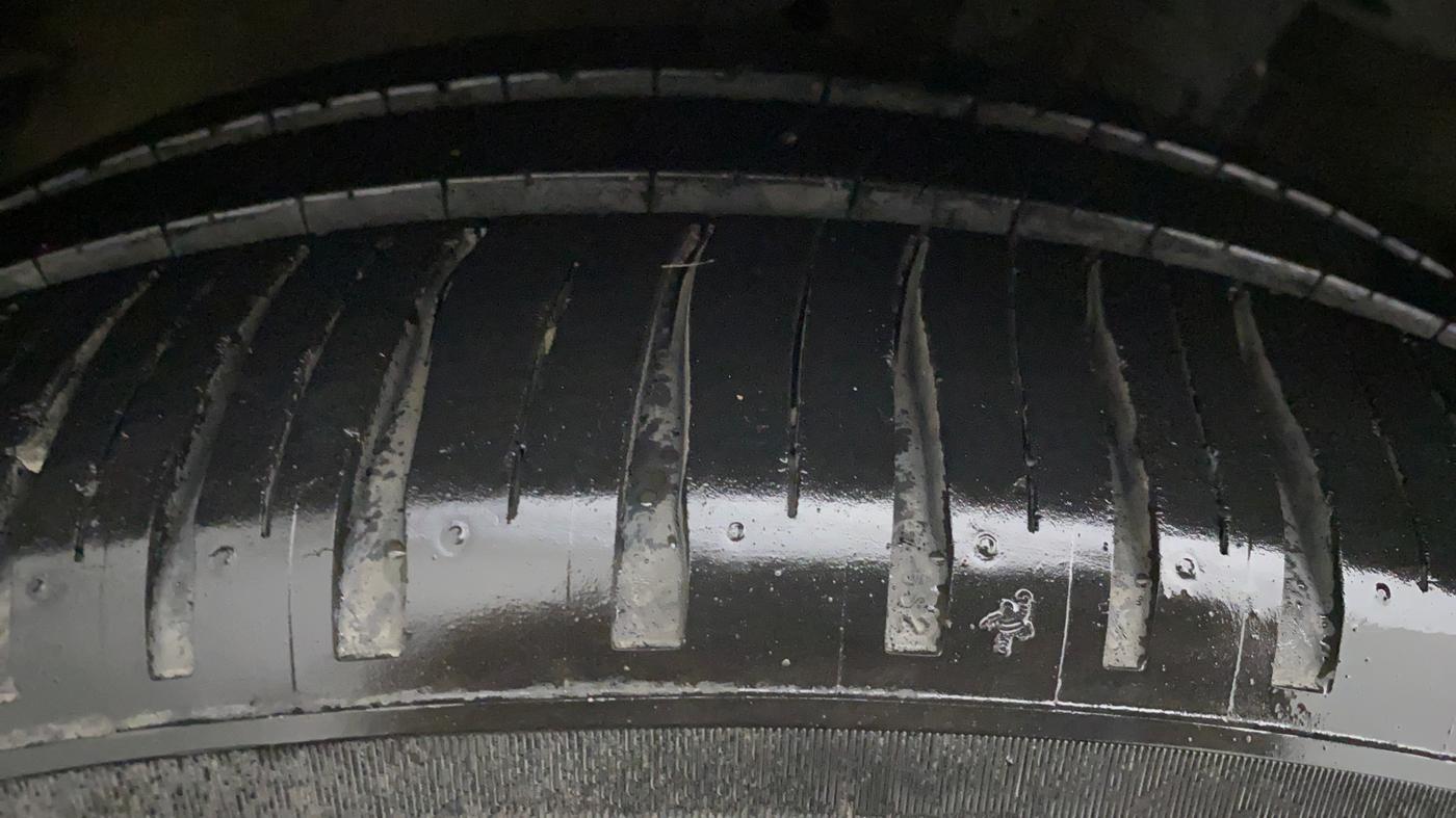 2013 Maruti Ertiga VXI, Petrol, Manual, 33,232 km, Right Rear Tyre Tread