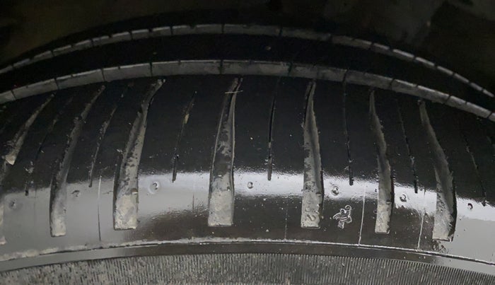 2013 Maruti Ertiga VXI, Petrol, Manual, 33,232 km, Right Rear Tyre Tread