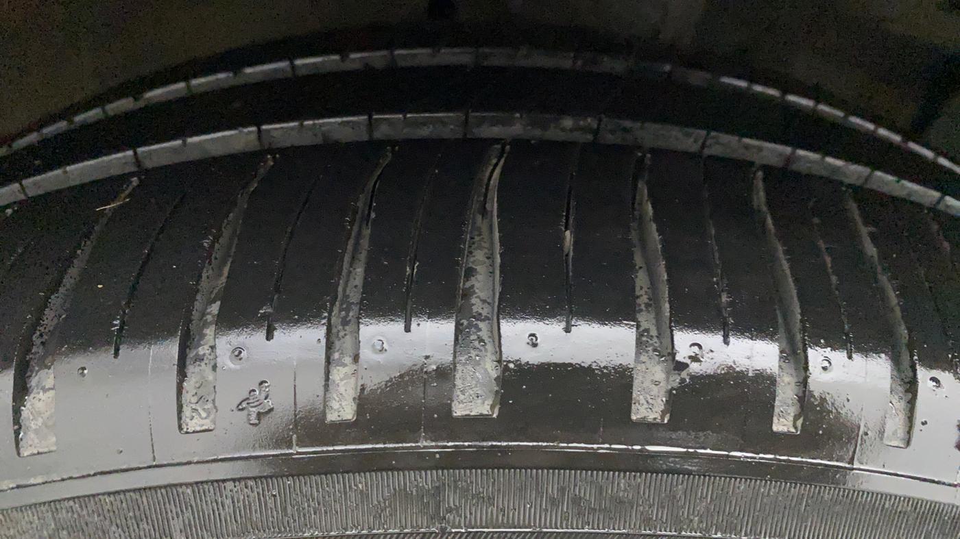 2013 Maruti Ertiga VXI, Petrol, Manual, 33,232 km, Left Rear Tyre Tread
