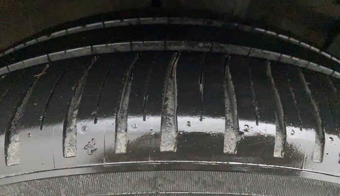 2013 Maruti Ertiga VXI, Petrol, Manual, 33,232 km, Left Rear Tyre Tread