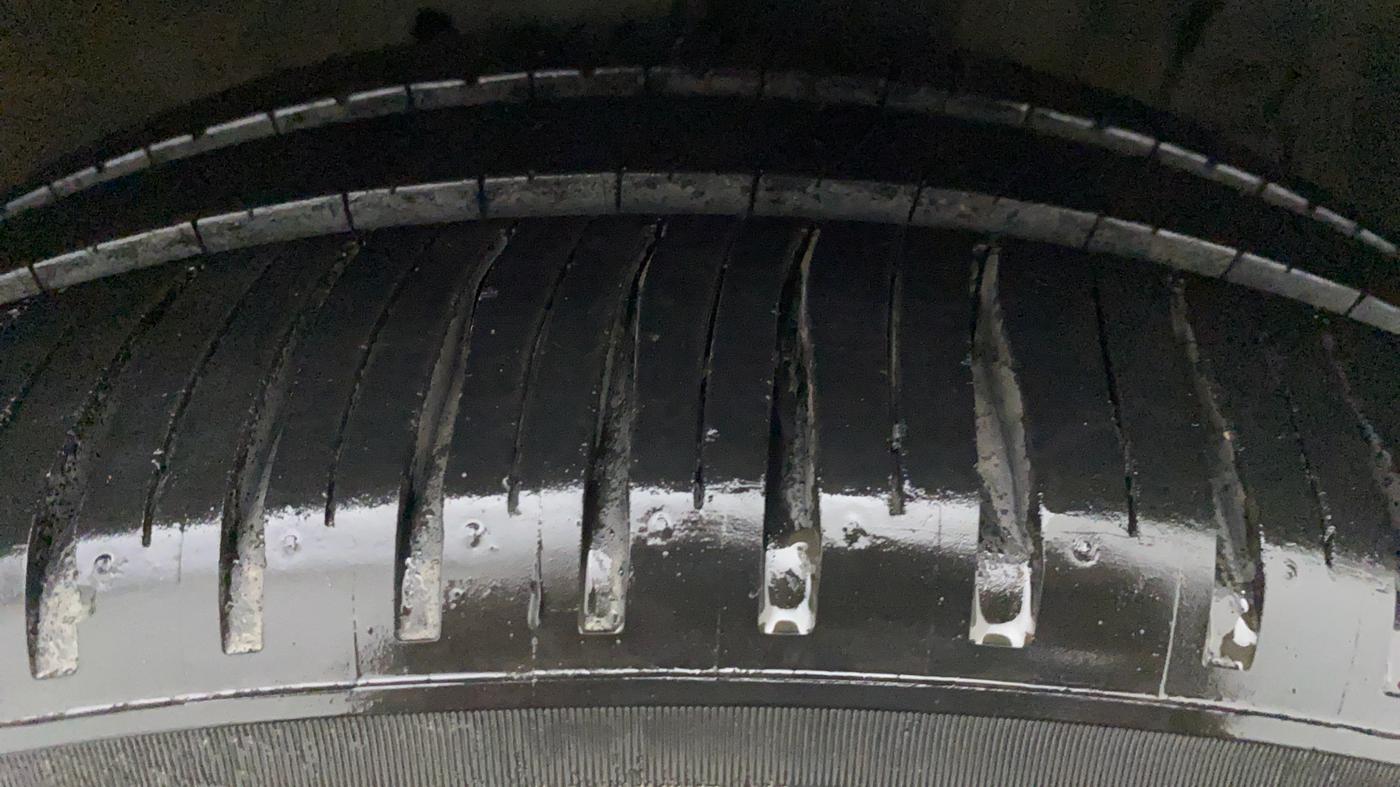 2013 Maruti Ertiga VXI, Petrol, Manual, 33,232 km, Right Front Tyre Tread