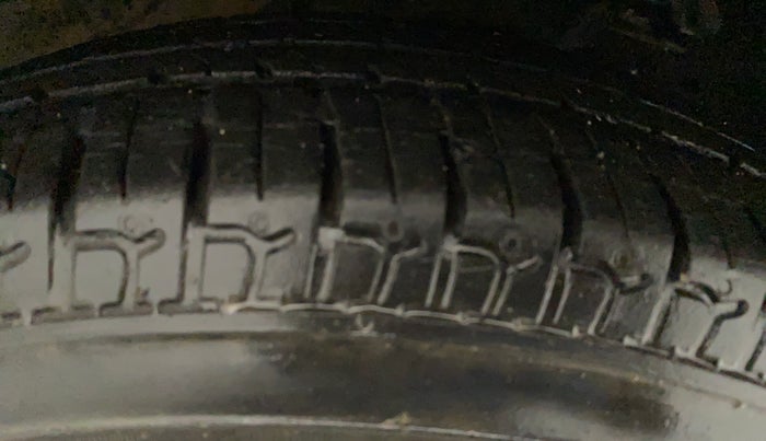 2016 Hyundai i10 MAGNA 1.1, Petrol, Manual, 11,243 km, Left Rear Tyre Tread