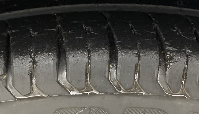 2018 Maruti Dzire VXI AMT, Petrol, Automatic, 34,458 km, Right Front Tyre Tread