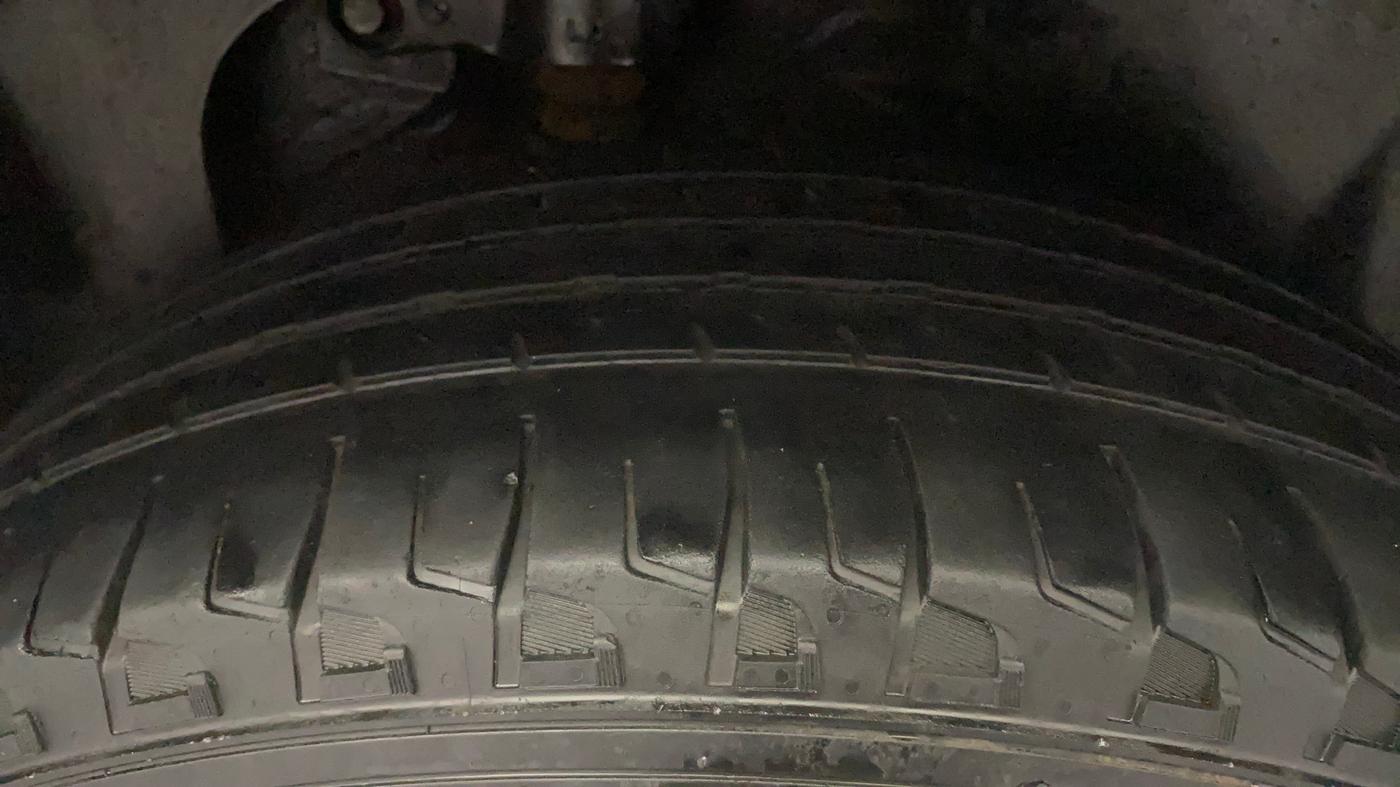 2020 Tata Harrier XZA 2.0L, Diesel, Automatic, 96,405 km, Left Rear Tyre Tread
