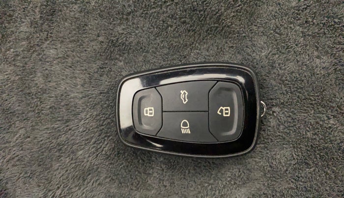 2020 Tata Harrier XZA 2.0L, Diesel, Automatic, 96,405 km, Key Close Up