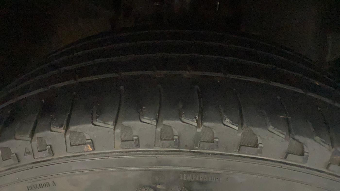 2020 Tata Harrier XZA 2.0L, Diesel, Automatic, 96,405 km, Right Front Tyre Tread