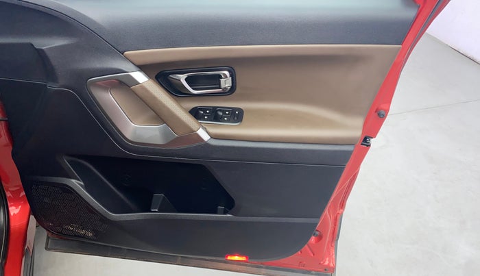 2020 Tata Harrier XZA 2.0L, Diesel, Automatic, 96,405 km, Driver Side Door Panels Control