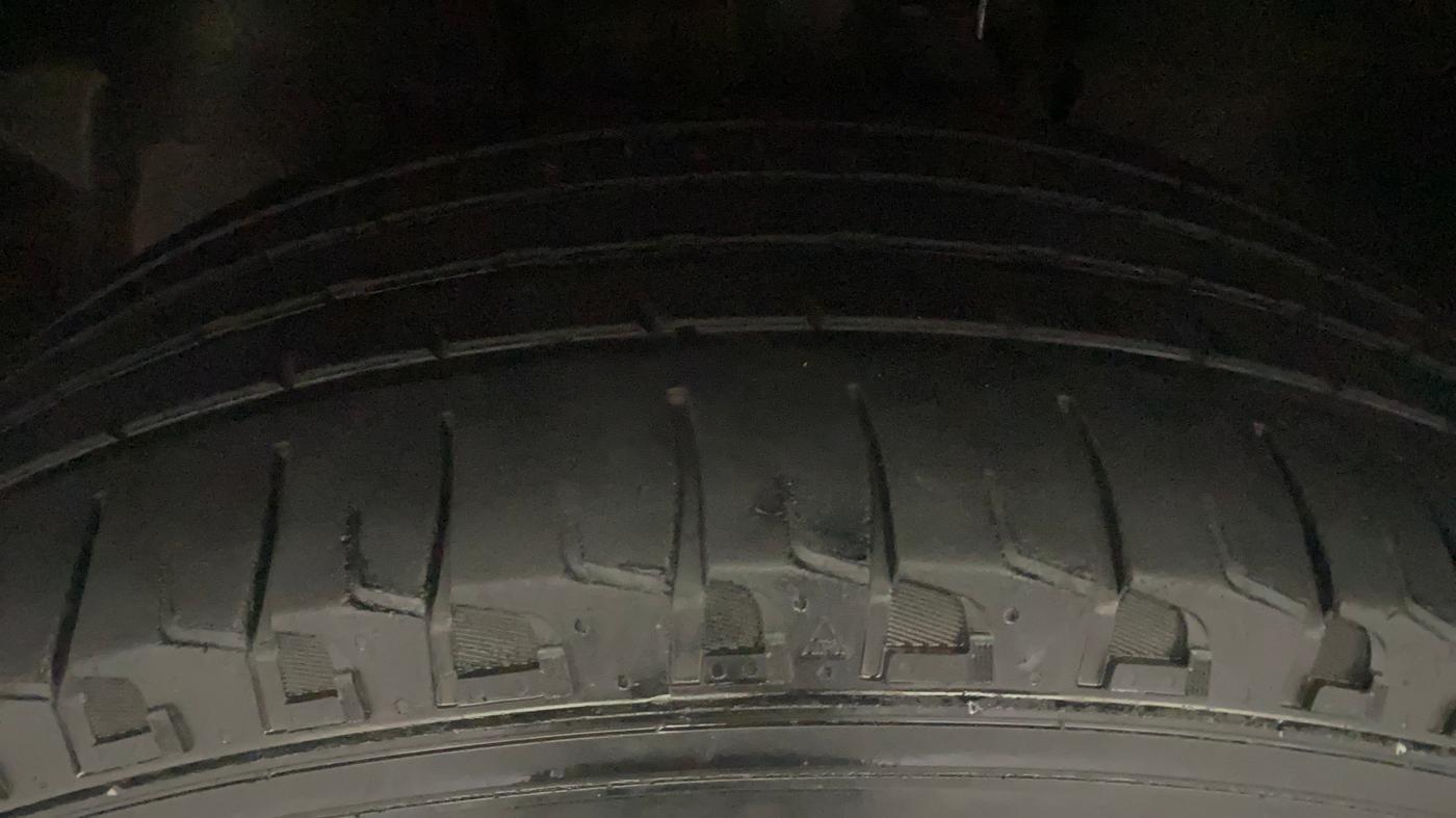 2020 Tata Harrier XZA 2.0L, Diesel, Automatic, 96,405 km, Left Front Tyre Tread