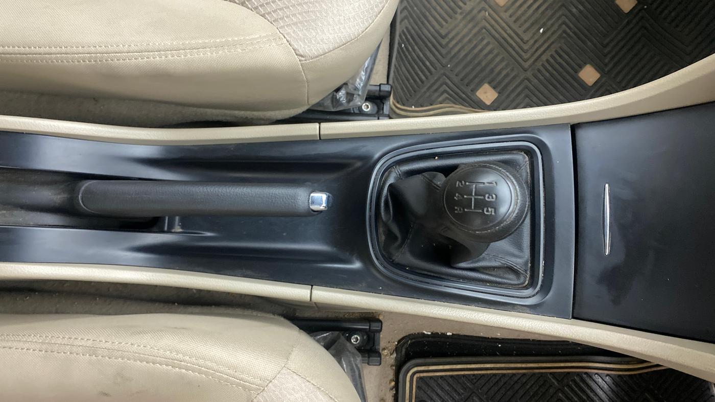 2022 Maruti Ciaz SIGMA 1.5 SHVS MT  PETROL, Petrol, Manual, 44,398 km, Gear Lever